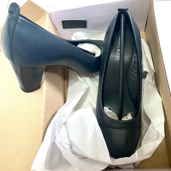 👠 Brand New Women Black Solid Cabin Crew Pumps/Block heels! Size: 38 - Picture 3 of 9